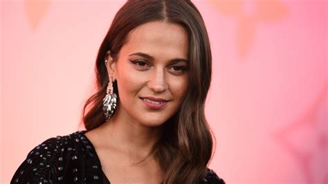 Alicia Vikander Recalls Nude Scene Where She Didn’t。